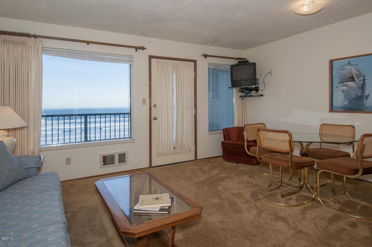 701 Southwest Coast Street Depoe Bay, OR 97341 - Photo 5 of 19 Living Area