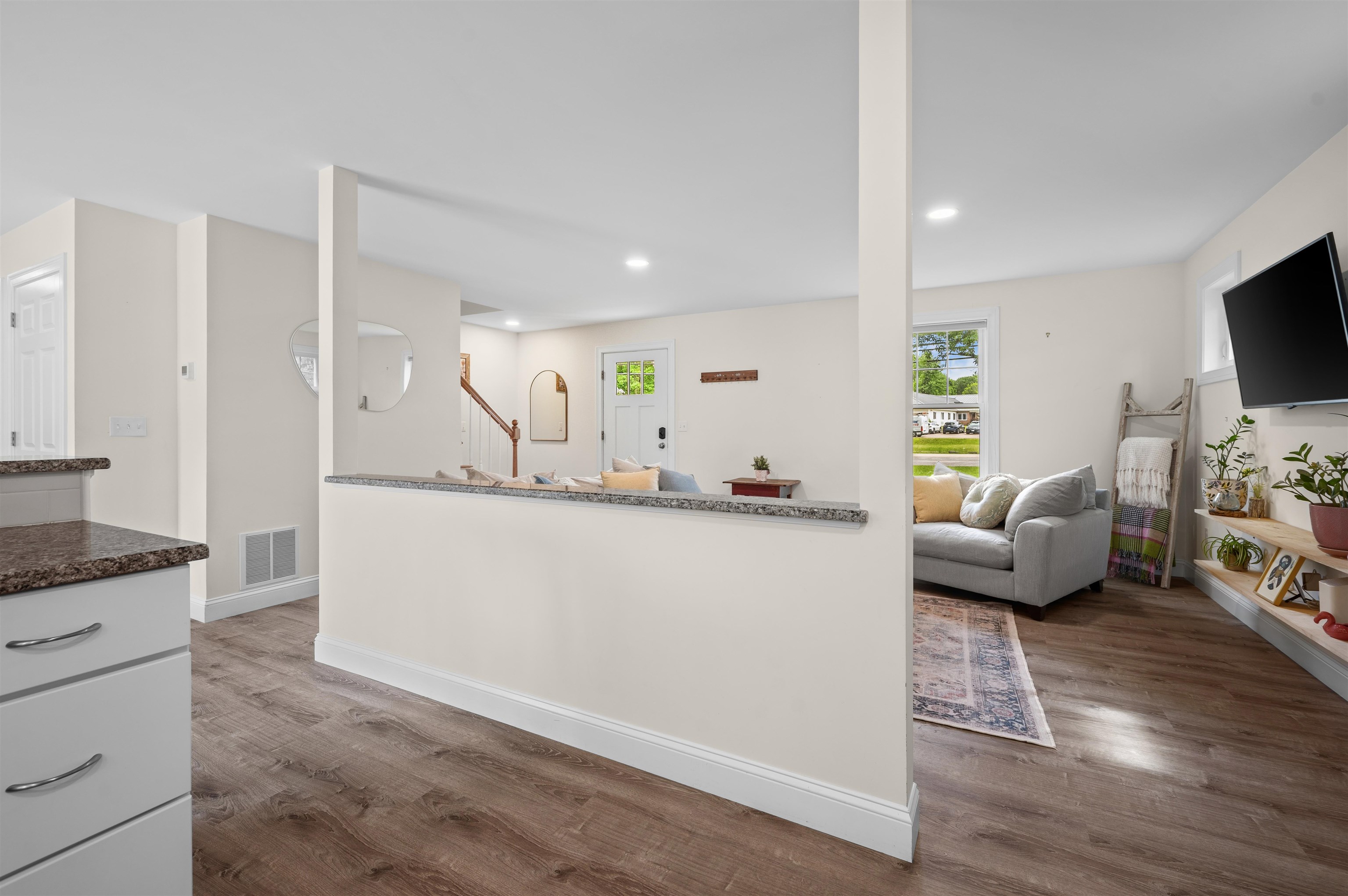 7 Hampton Road, Unit 2 Exeter, NH 03833 - Photo 11 of 31