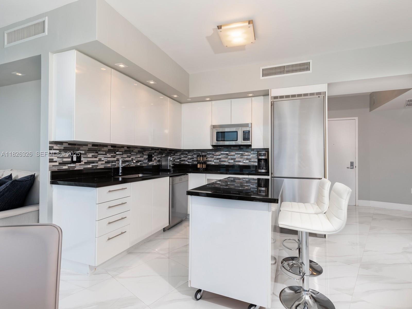 92 Southwest 3rd Street, Unit 3901 Miami, FL 33130 - Photo 4 of 10 Photo 4