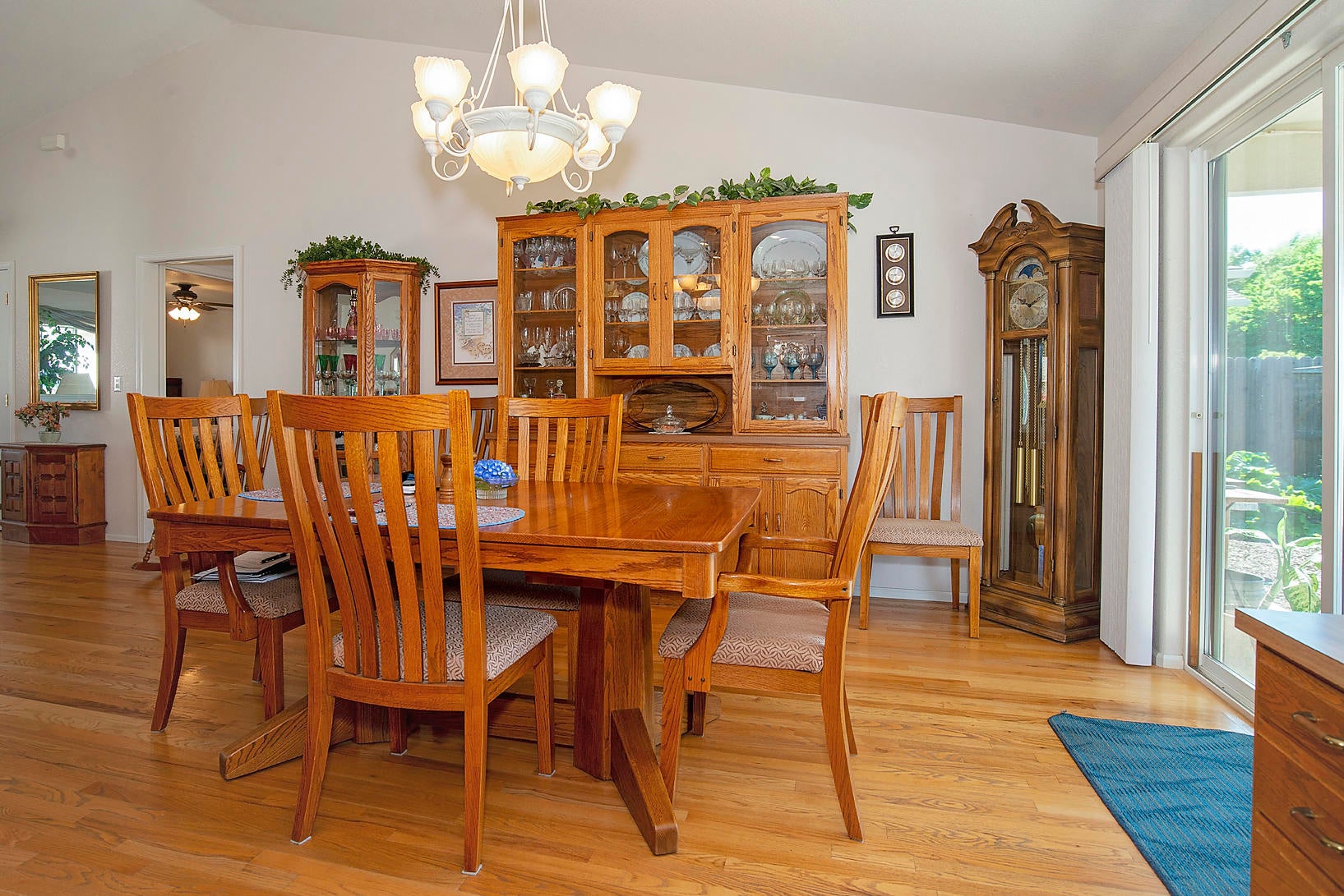 2462 Rabun Way Central Point, OR 97502 - Photo 10 of 31 Dining Room