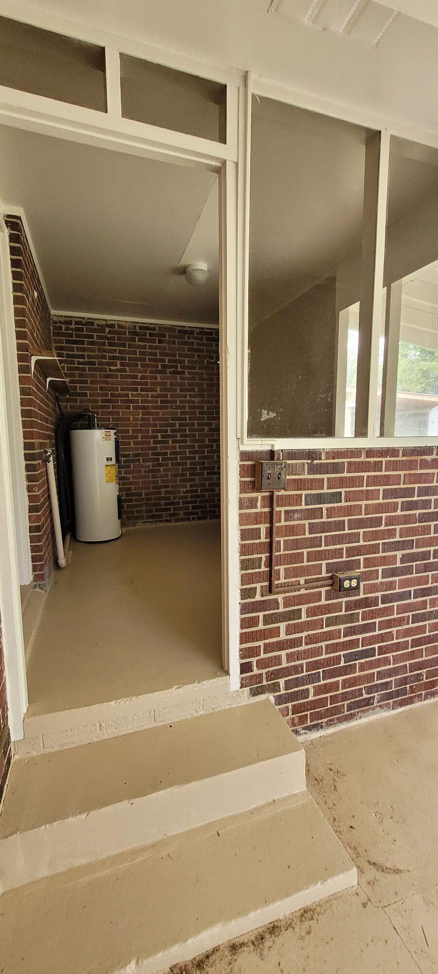 924 Mockingbird Lane Aiken, SC 29803 - Photo 5 of 15 SCREENEDLAUNDRYROOM