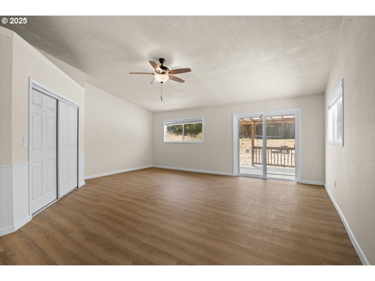 181 Oak Hollow Road Riddle, OR 97469 - Photo 18 of 24