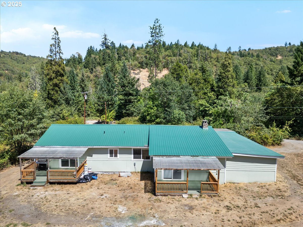 181 Oak Hollow Road Riddle, OR 97469 - Photo 2 of 24