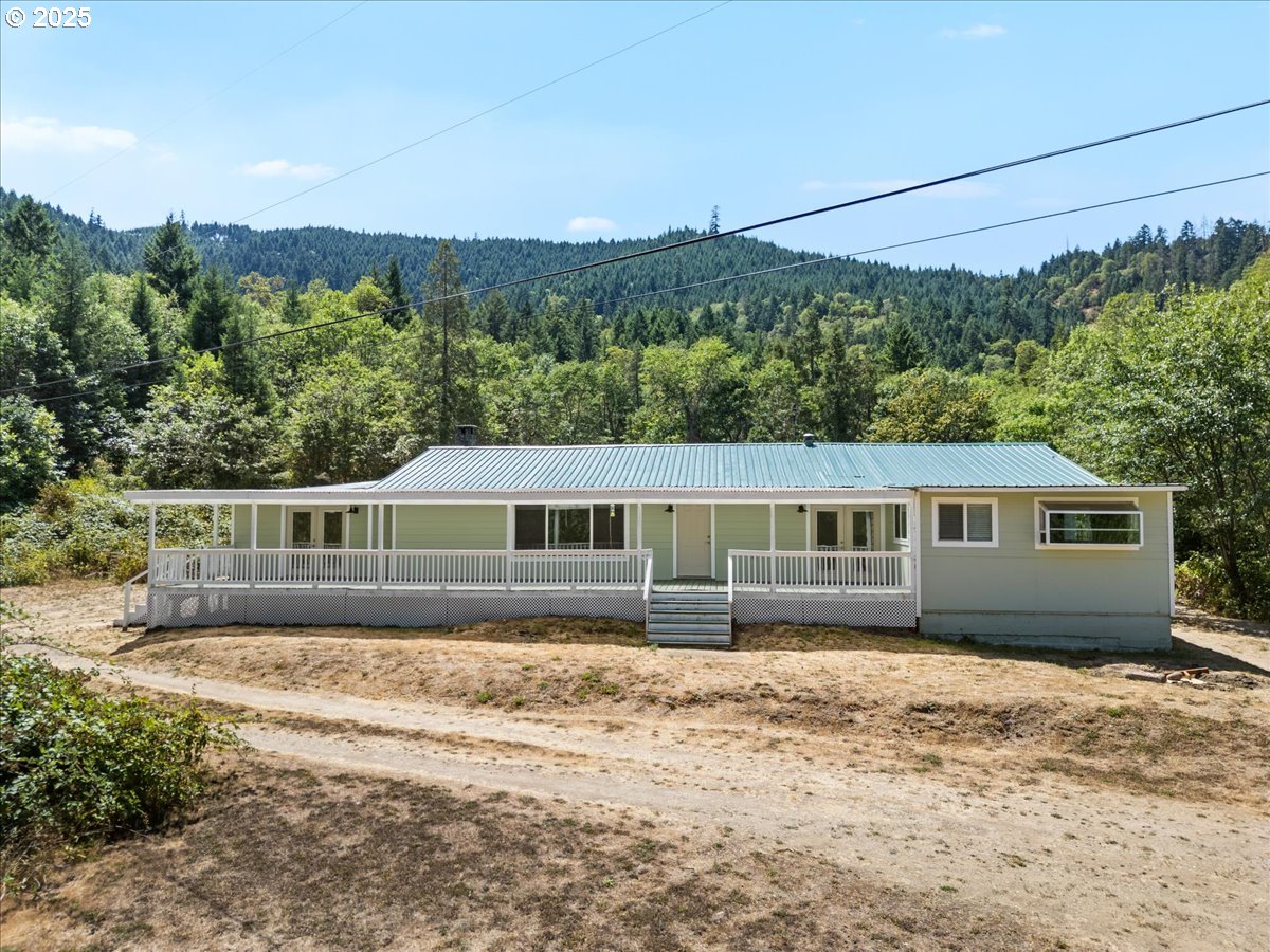181 Oak Hollow Road Riddle, OR 97469 - Photo 3 of 24