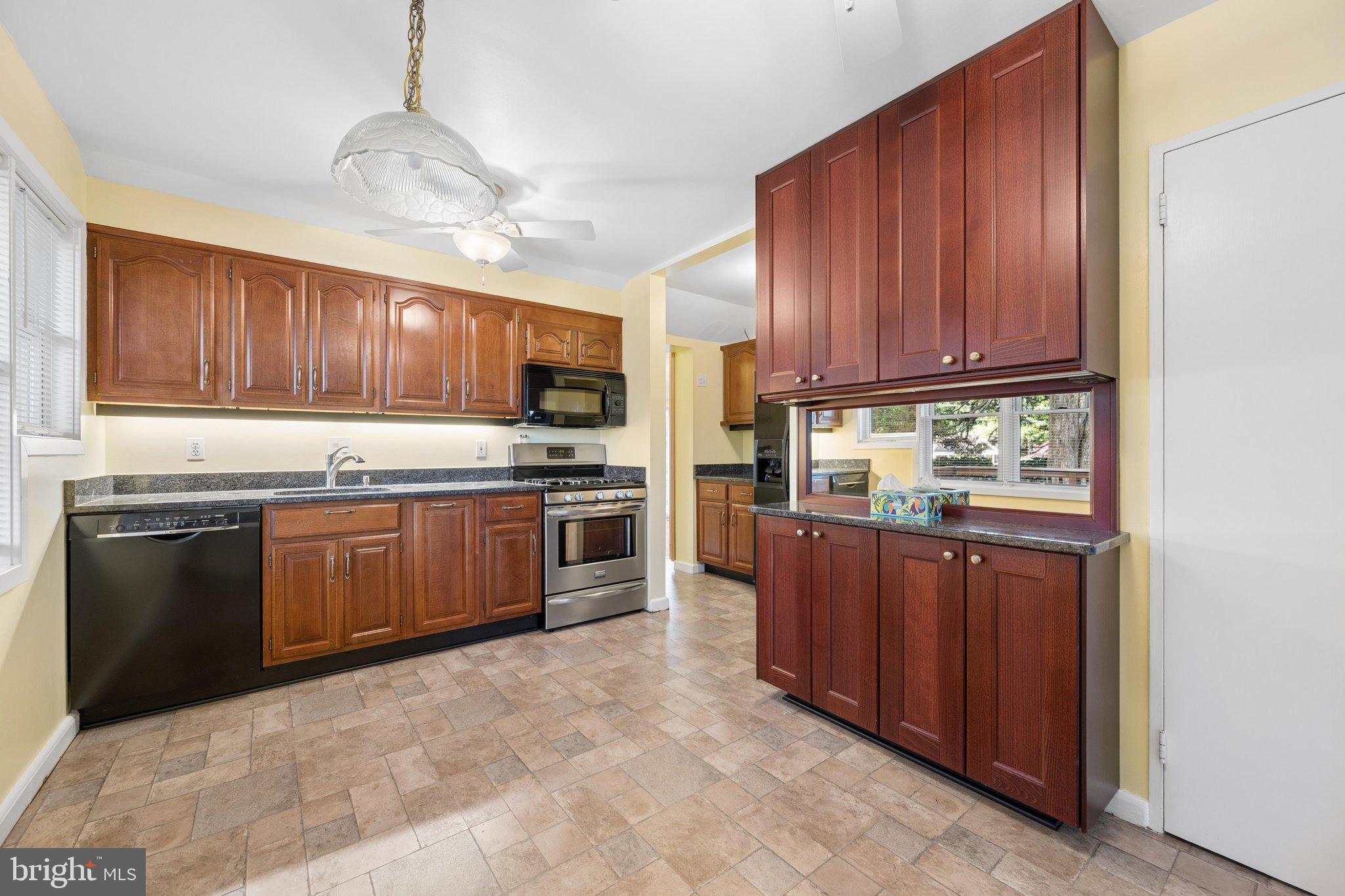 12725 Holdridge Road Silver Spring, MD 20906 - Photo 9 of 56 Kitchen & Dining