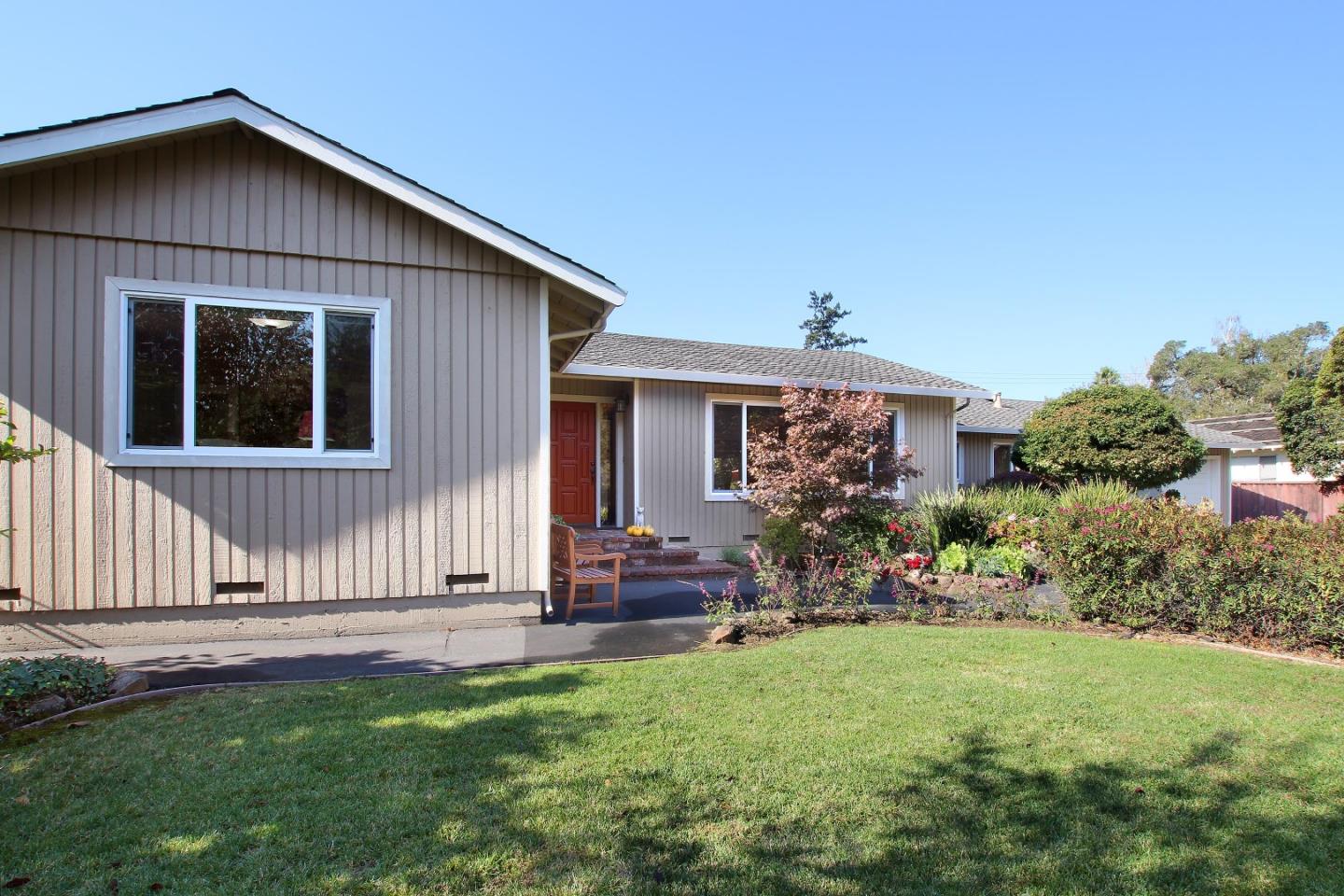11 Oak Road Santa Cruz, CA 95060 - Photo 5 of 57 a front view of a house with garden