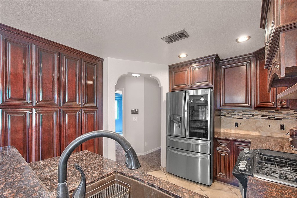 941 West F Street Colton, CA 92324 - Photo 13 of 36