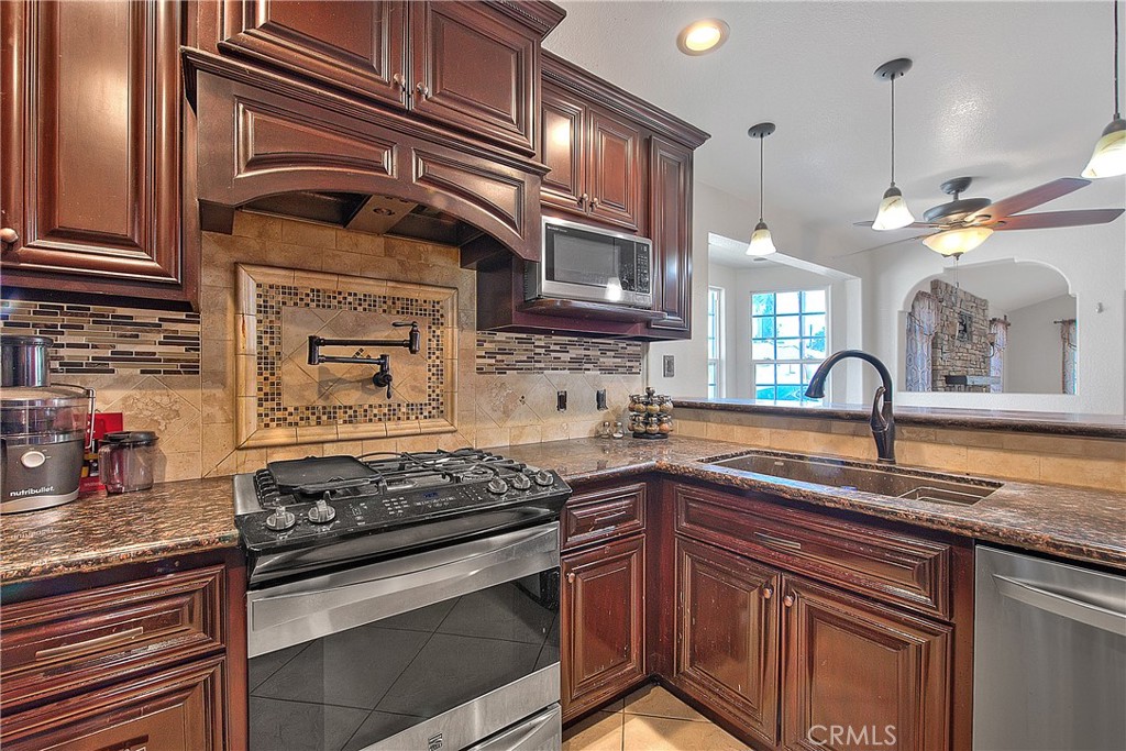 941 West F Street Colton, CA 92324 - Photo 14 of 36