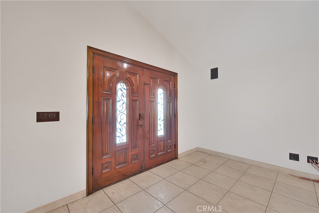 941 West F Street Colton, CA 92324 - Photo 7 of 36