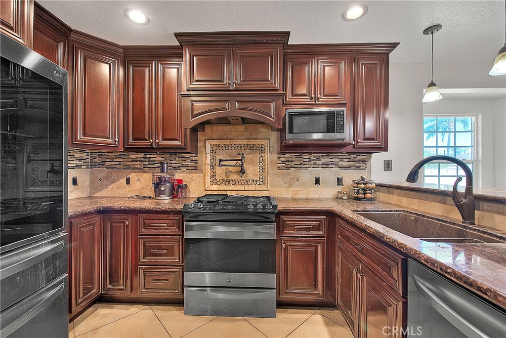 941 West F Street Colton, CA 92324 - Photo 10 of 36