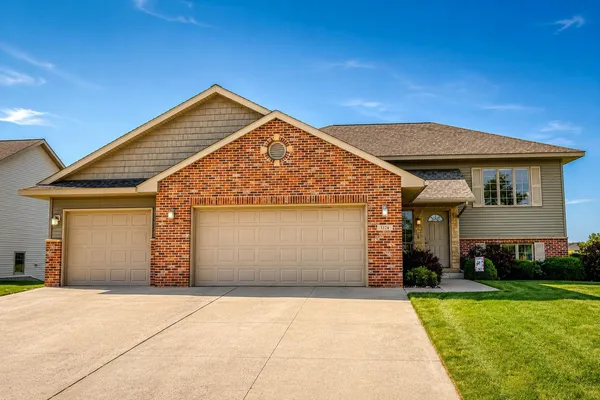 $389,900 | 1324 Augusta Drive, Mankato, MN 56001