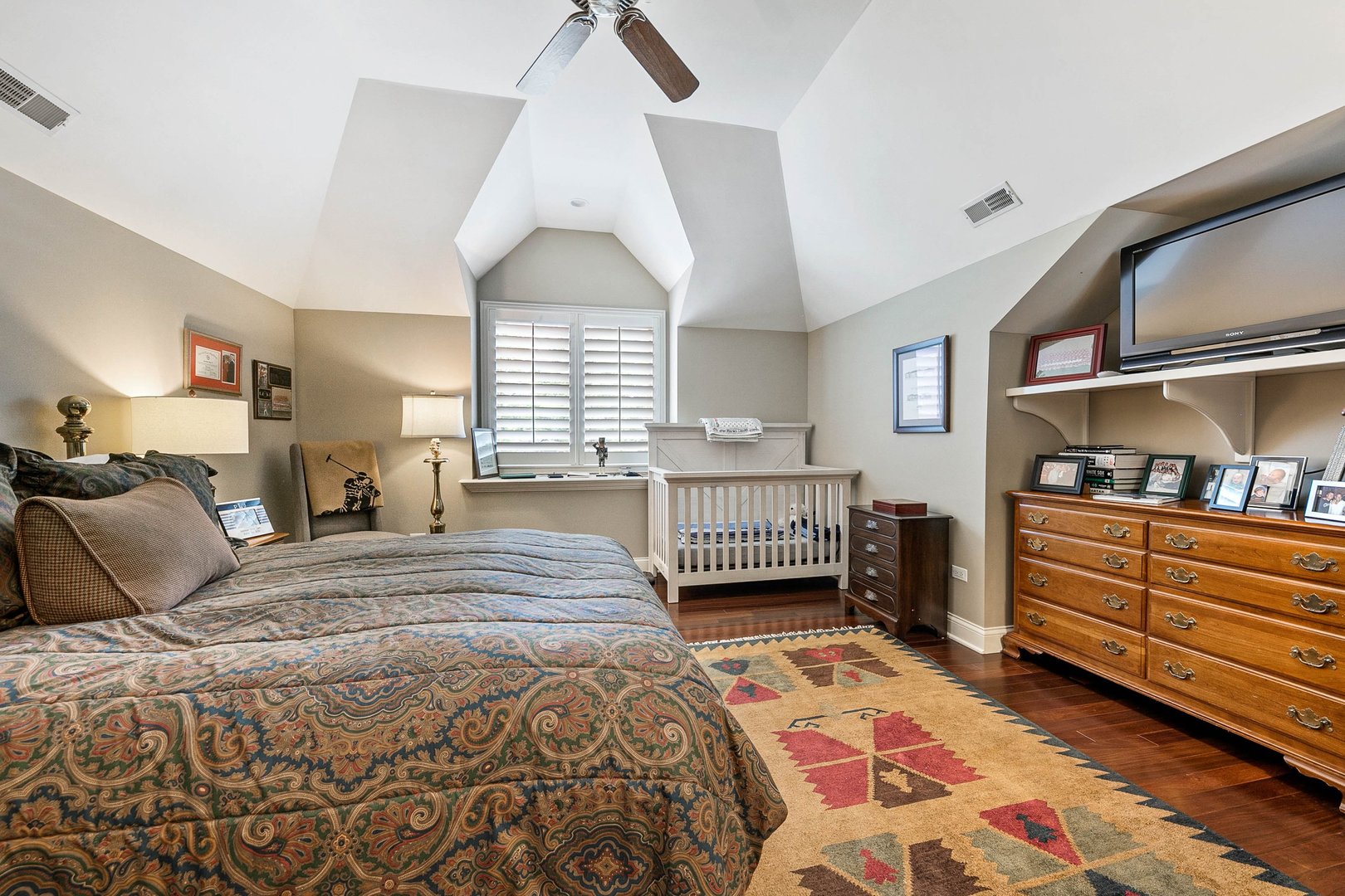 992 Sylvan Circle Naperville, IL 60540 - Photo 20 of 36 a bedroom with a bed and a cabinets