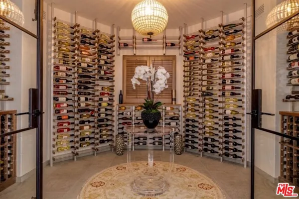 $225,000 | 8159 Hollywood Boulevard, Los Angeles, CA 90069