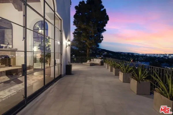 $225,000 | 8159 Hollywood Boulevard, Los Angeles, CA 90069