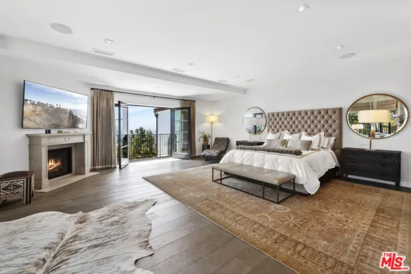 $225,000 | 8159 Hollywood Boulevard, Los Angeles, CA 90069