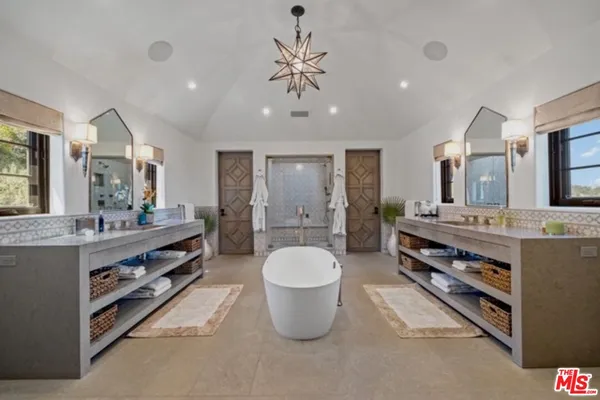 $225,000 | 8159 Hollywood Boulevard, Los Angeles, CA 90069