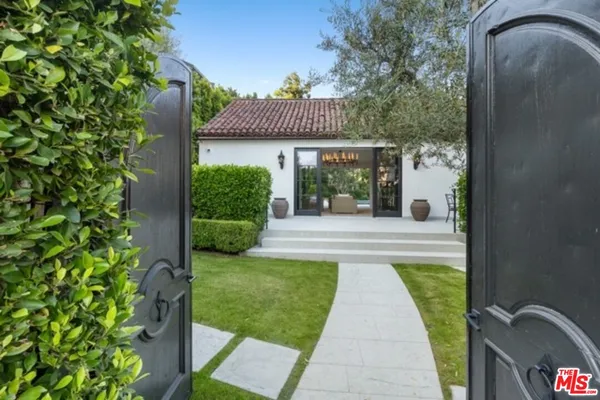 $225,000 | 8159 Hollywood Boulevard, Los Angeles, CA 90069