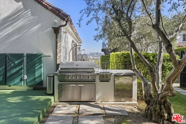 $225,000 | 8159 Hollywood Boulevard, Los Angeles, CA 90069