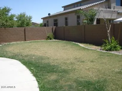 a view of backyard