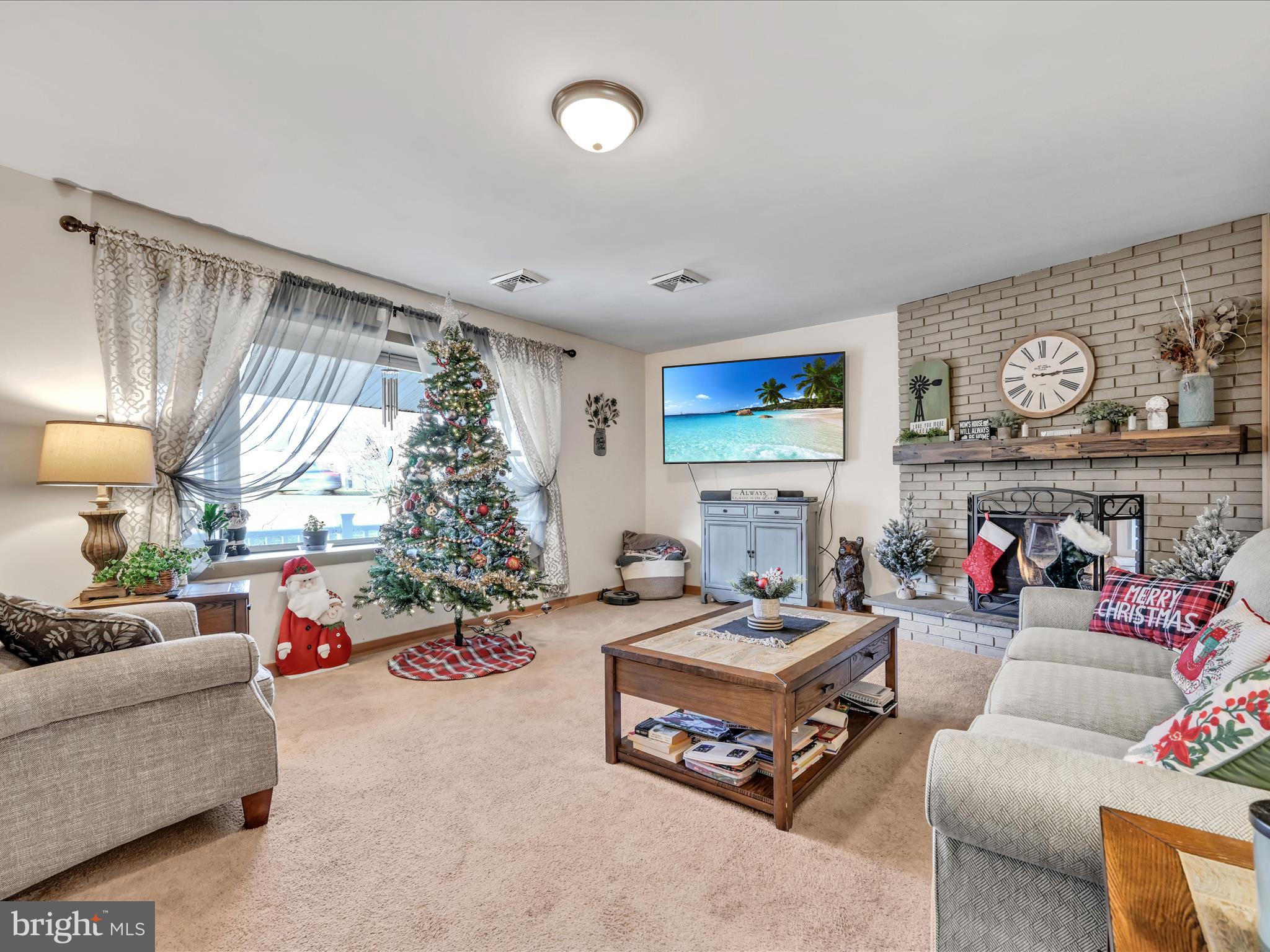 4 Ferebees Road Pine Grove, PA 17963 - Photo 9 of 35 Living Room
