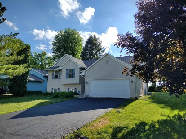 $285,000 | 152 Columbia Street Northwest, Poplar Grove, IL 61065