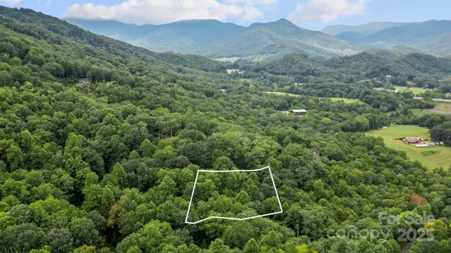 $360,000 | 45 Pinecrest Drive, Franklin, NC 28734