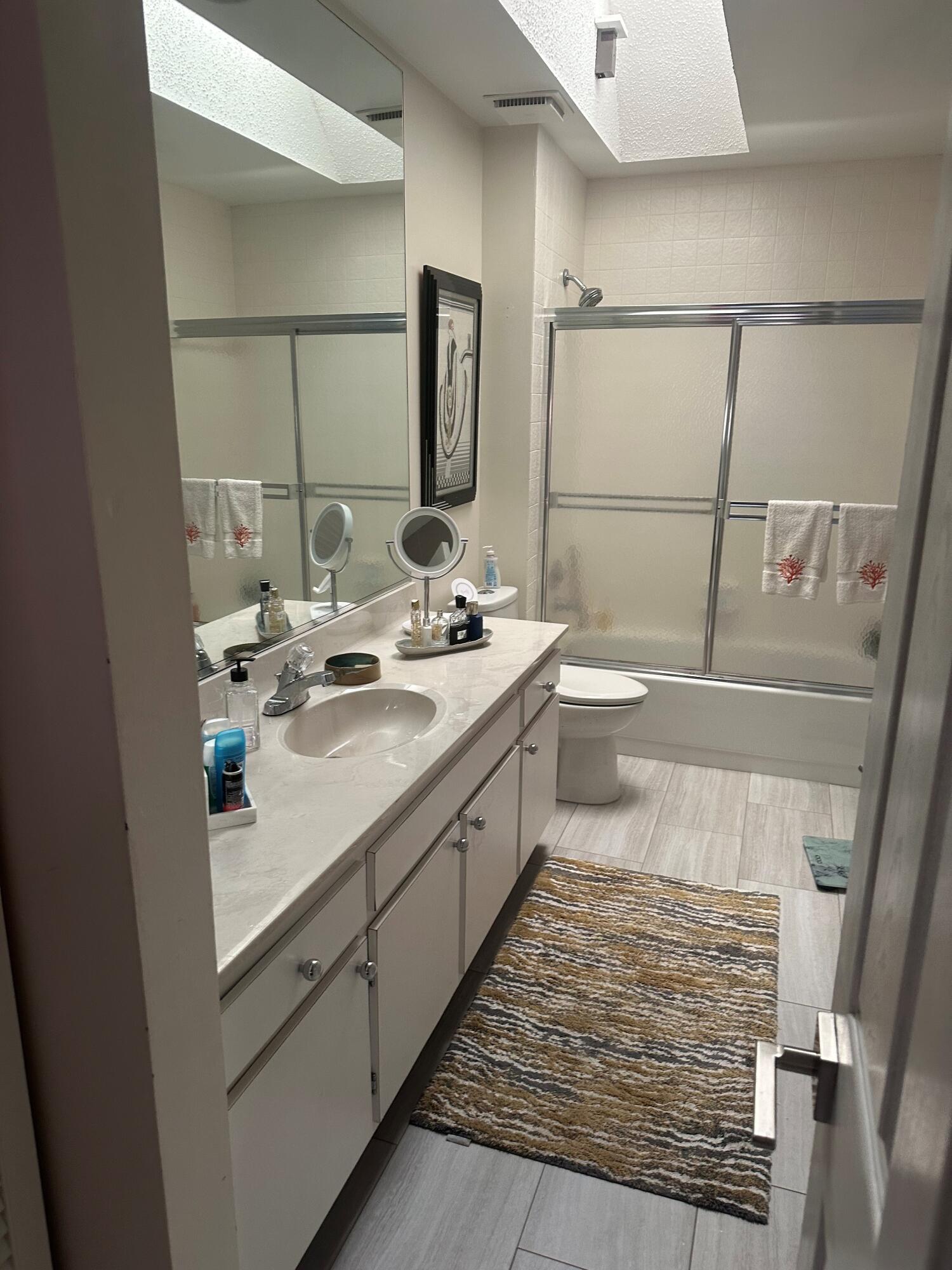 7362 Woodmont Court Boca Raton, FL 33434 - Photo 12 of 14 2nd bathroom