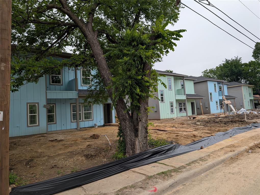 3525 Herrling Street Dallas, TX 75210 - Photo 3 of 28 a house view with a outdoor space