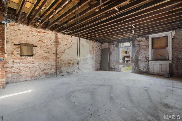 $190,000 | 4569 Oakland Avenue, St. Louis, MO 63110