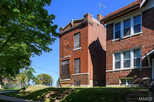$190,000 | 4569 Oakland Avenue, St. Louis, MO 63110