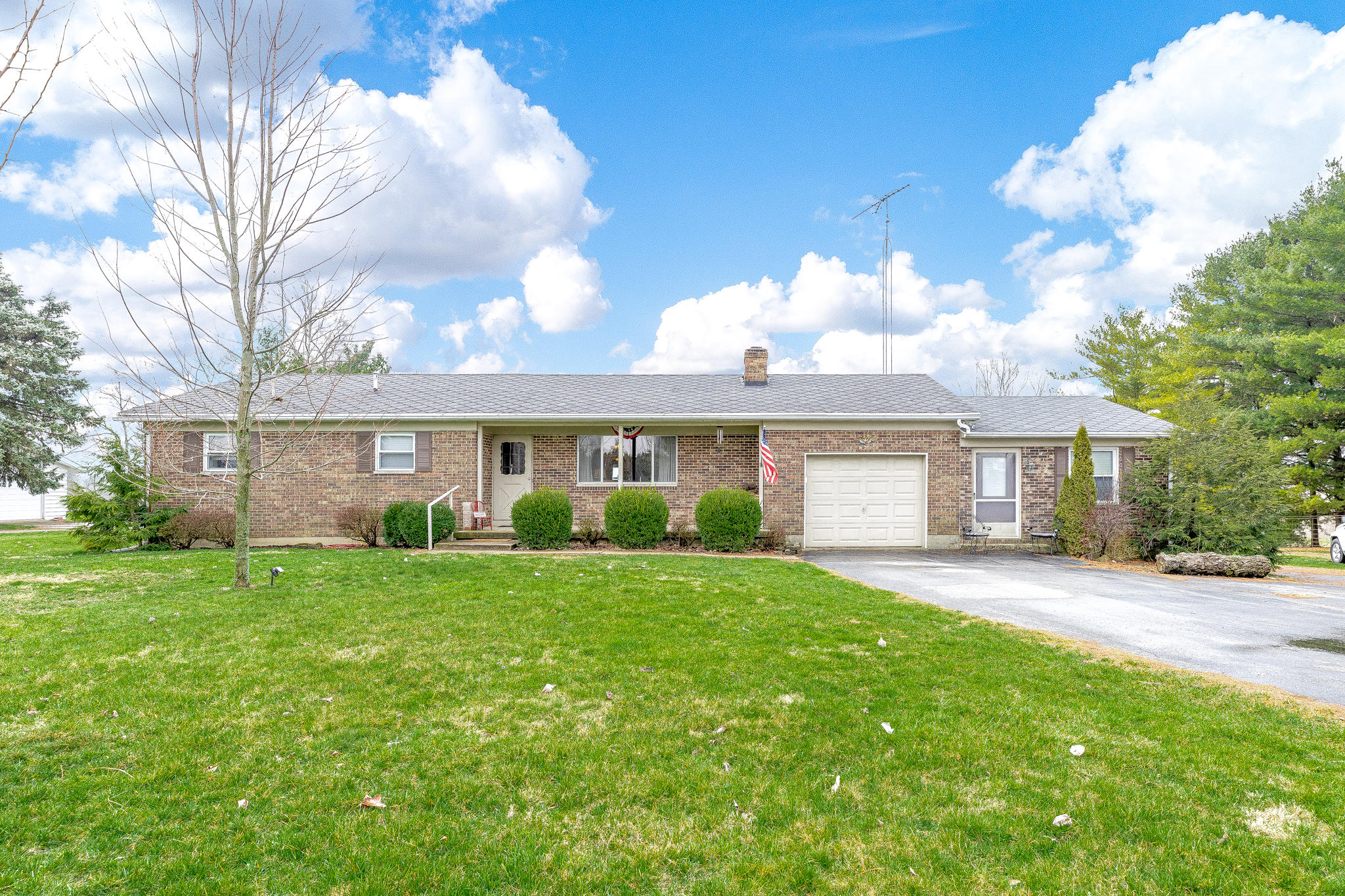 219 West Herr Road Urbana, OH 43078 - Photo 4 of 29