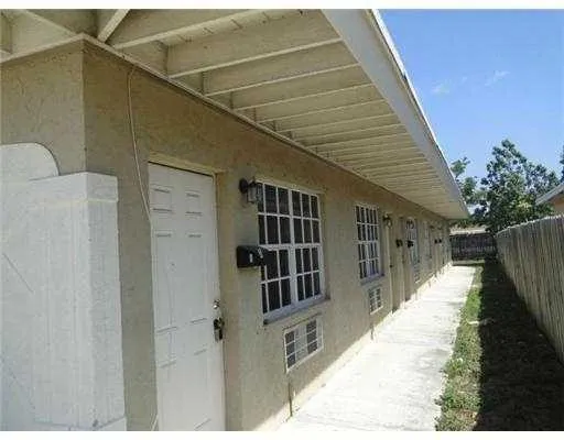 $1,200 | 724 Truman Street, Lake Worth Beach, FL 33460