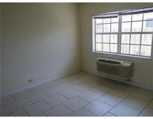 $1,200 | 724 Truman Street, Lake Worth Beach, FL 33460