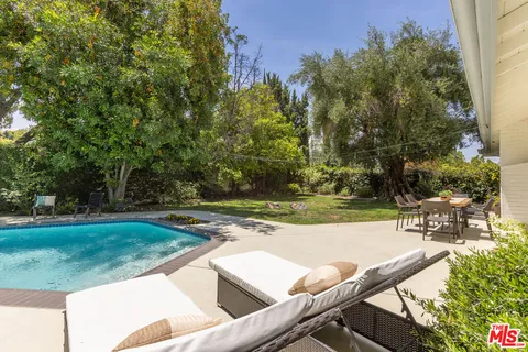 $1,595,000 | 5071 Shirley Avenue, Tarzana, CA 91356