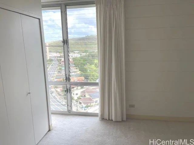 a view of empty room with front door