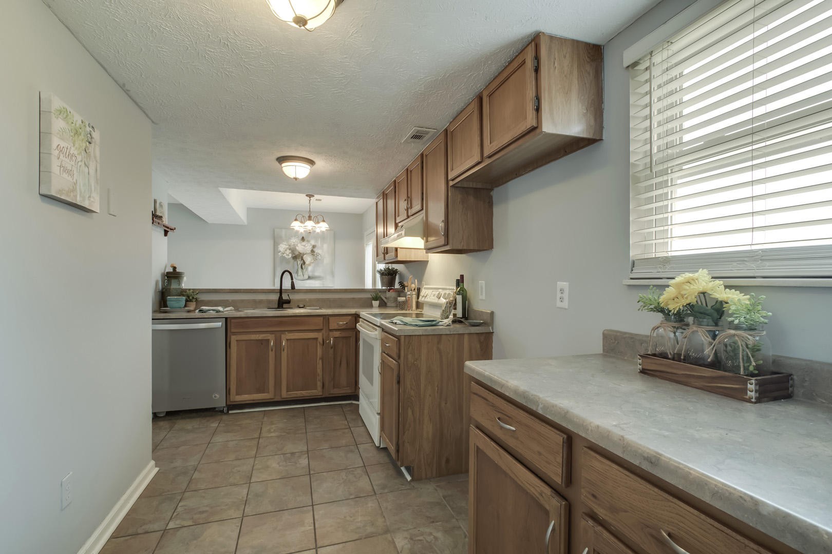 2425 Bainbridge Way Powell, TN 37849 - Photo 9 of 23 Gallery Image 9