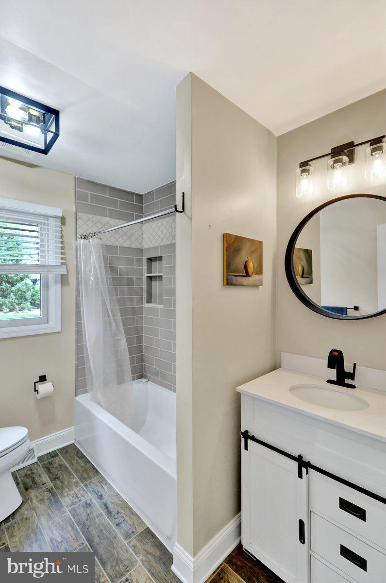 521 Hummingbird Drive Lititz, PA 17543 - Photo 22 of 38 a bathroom with a sink a mirror a bathtub and a toilet