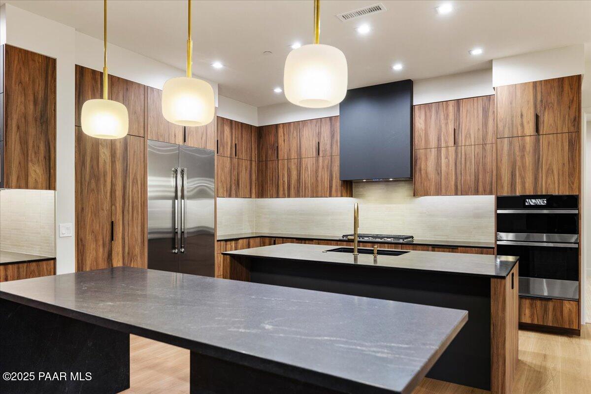 125 Rotonda Way Prescott, AZ 86301 - Photo 19 of 38 a kitchen with stainless steel appliances a refrigerator a sink and a stove