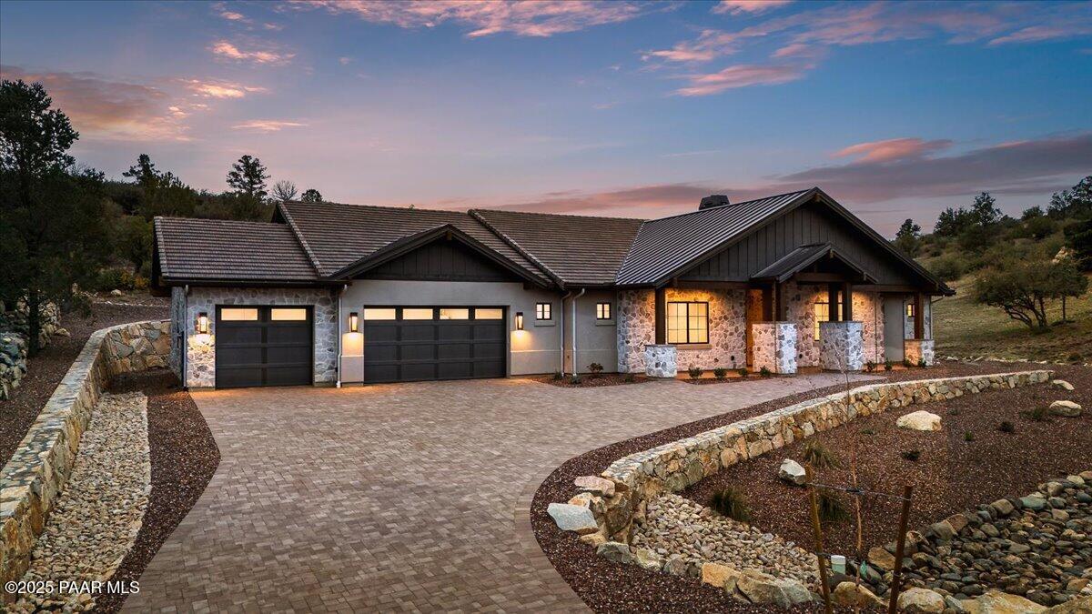 125 Rotonda Way Prescott, AZ 86301 - Photo 2 of 38 a front view of a house with a yard