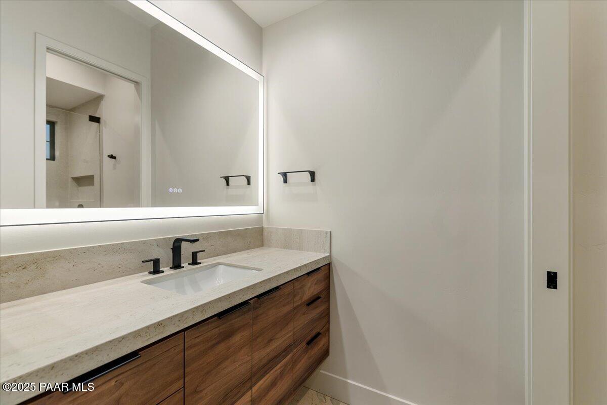 125 Rotonda Way Prescott, AZ 86301 - Photo 35 of 43 30-Guest Suite 2 bath