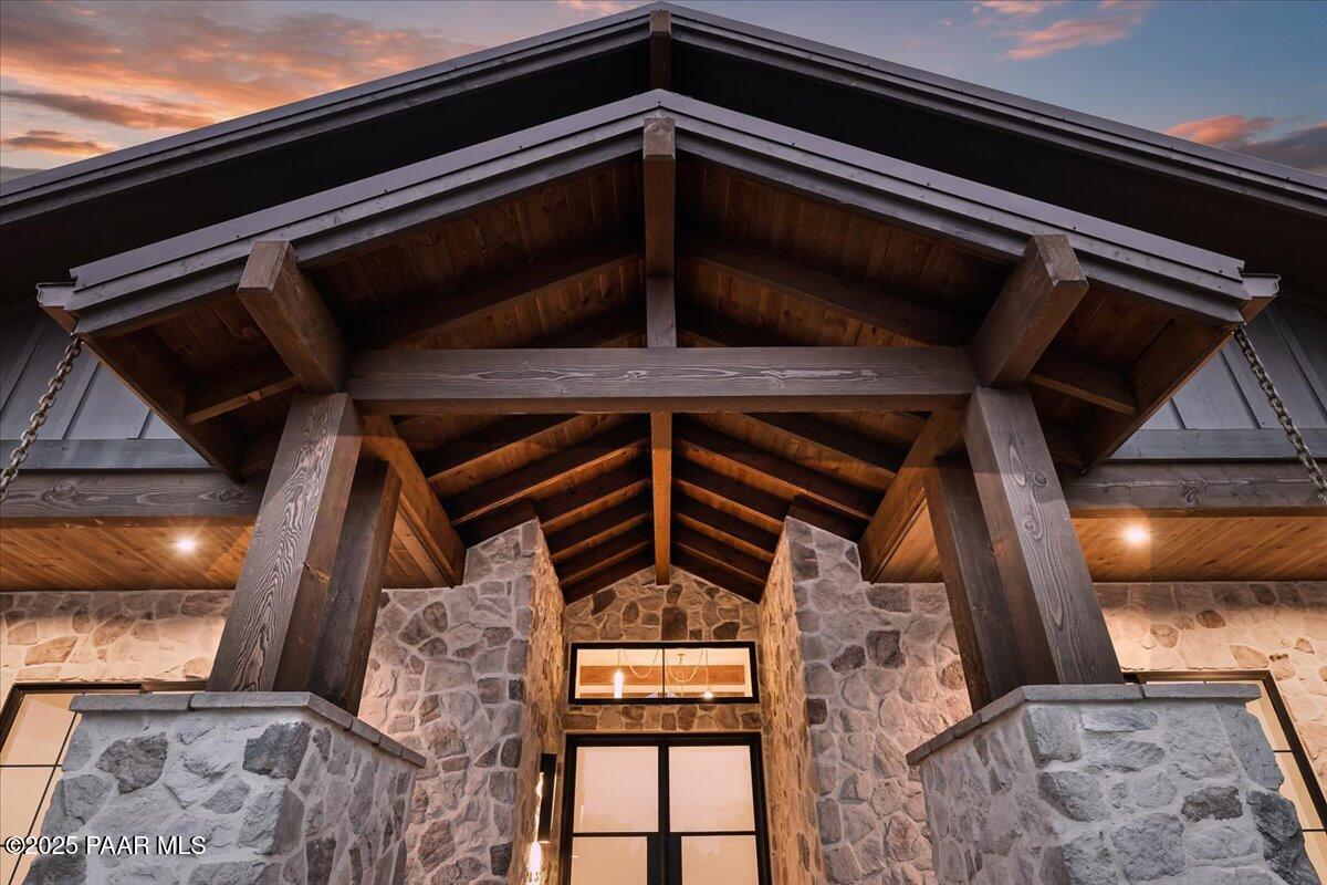 125 Rotonda Way Prescott, AZ 86301 - Photo 4 of 38 a view of a garage of a window