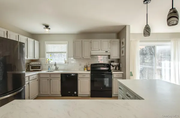 $549,900 | 6 Lenny Court, Wappingers Falls, NY 12590