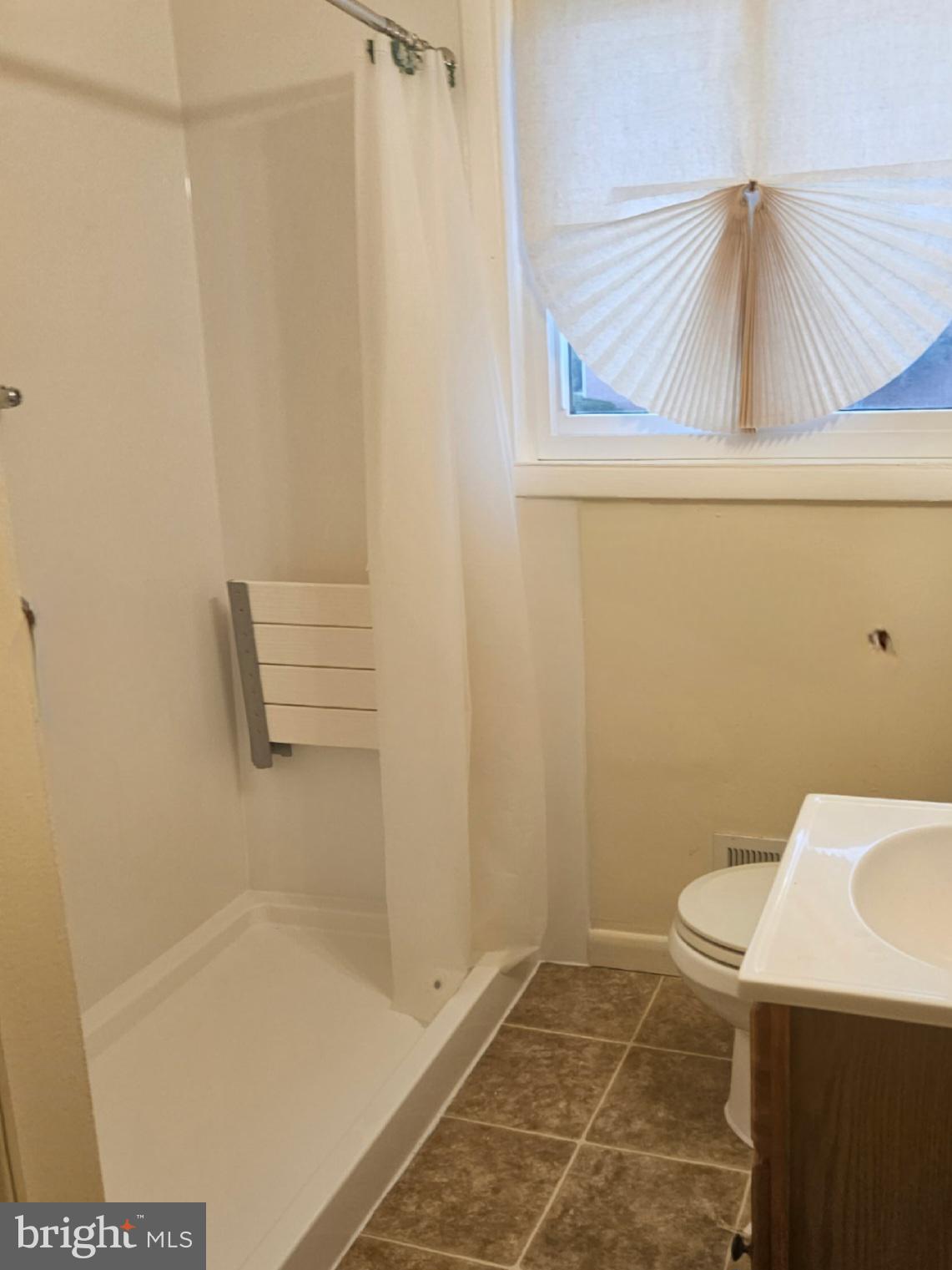 5709 Moravia Road Baltimore, MD 21206 - Photo 8 of 20 Bathroom