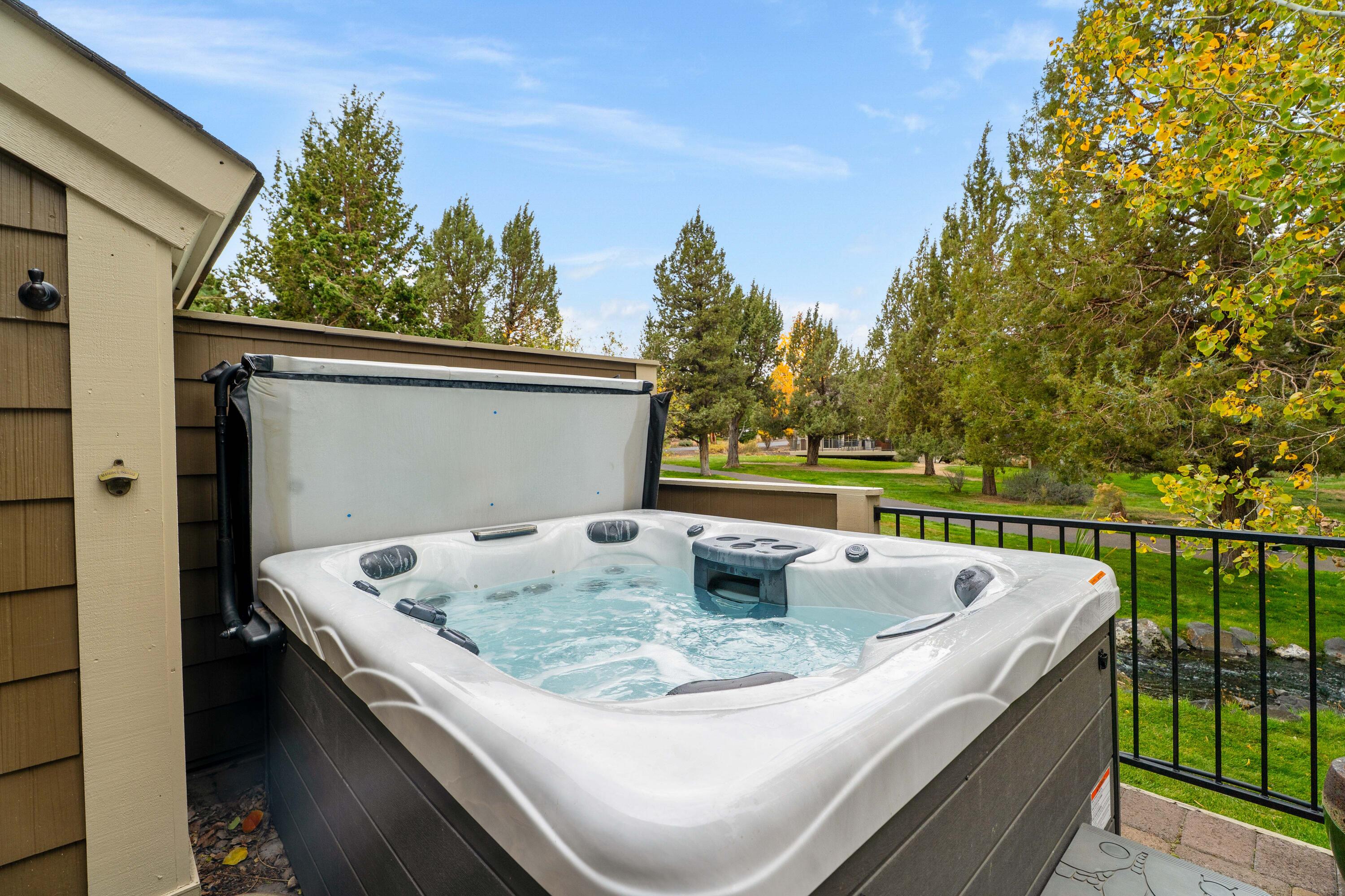 1302 Highland View Loop Redmond, OR 97756 - Photo 32 of 53 New hot tub.