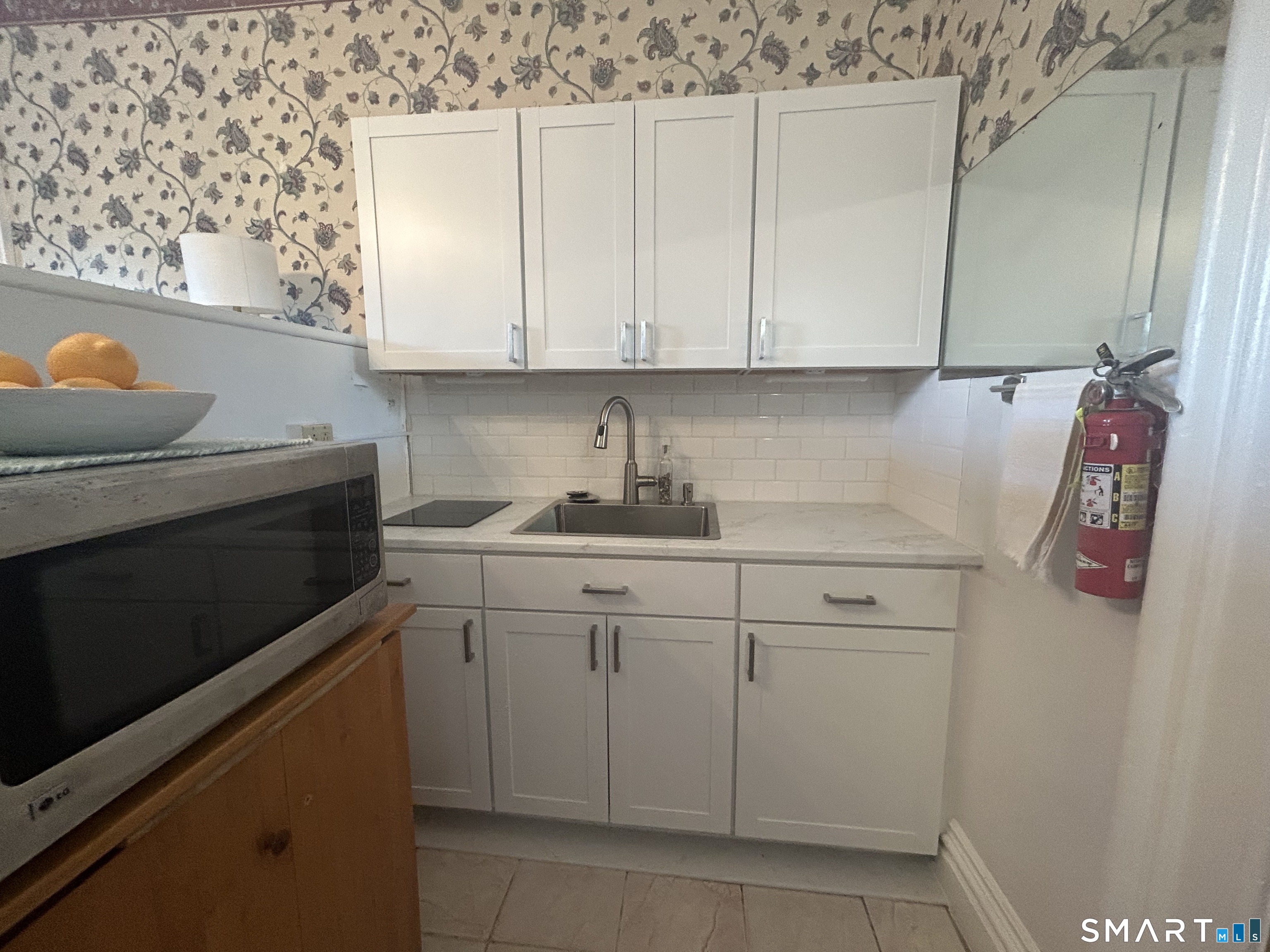 40 Franklin Street, Unit 8 New London, CT 06320 - Photo 2 of 9