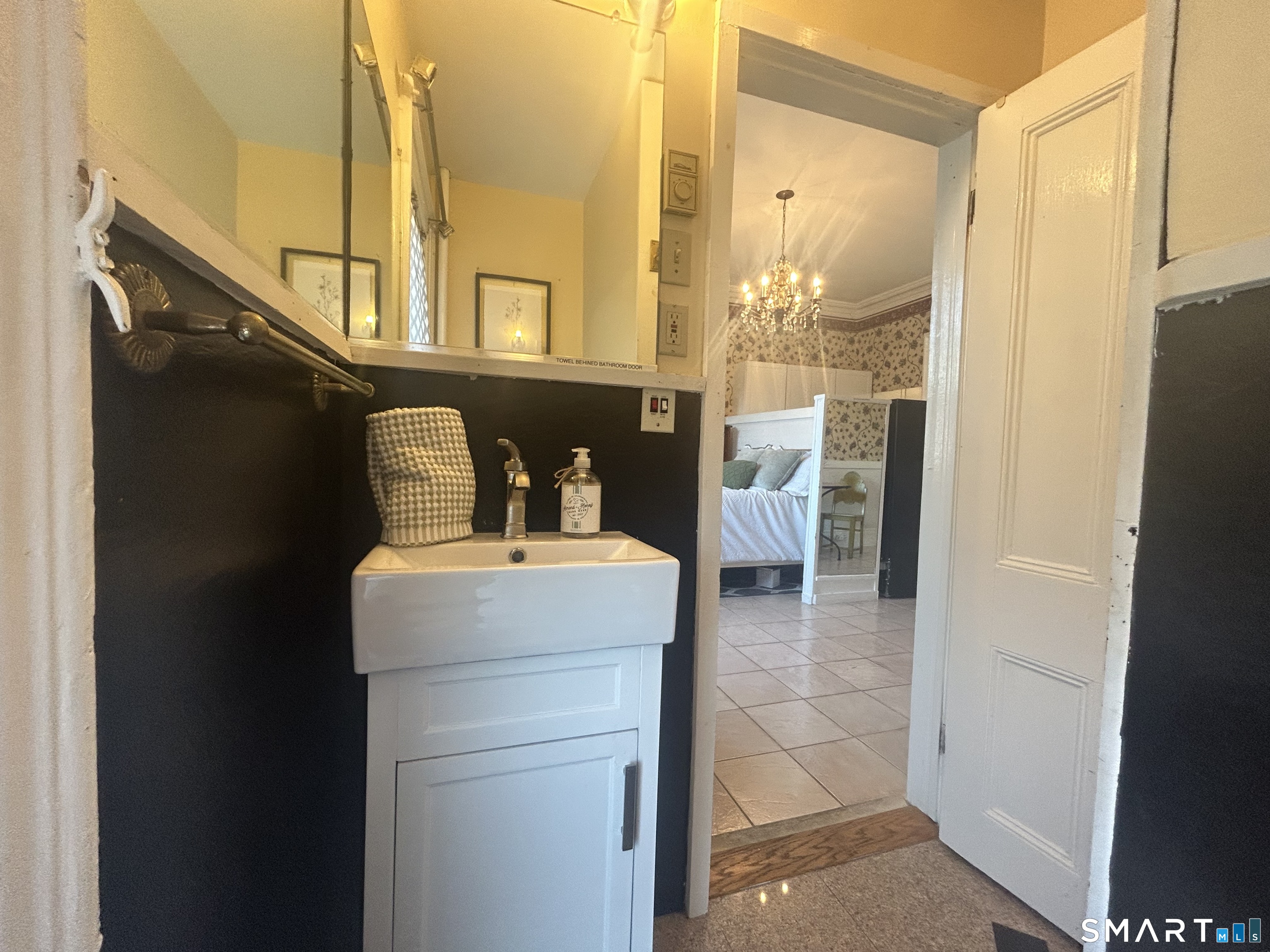 40 Franklin Street, Unit 8 New London, CT 06320 - Photo 6 of 9