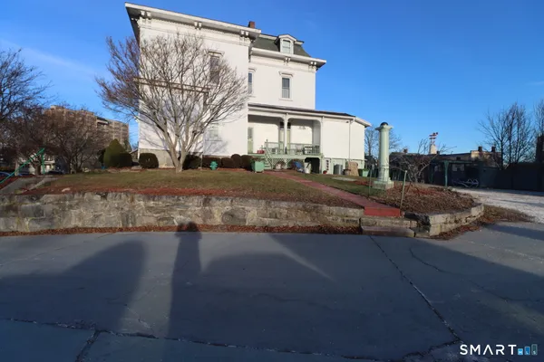 $1,250 | 40 Franklin Street, Unit 8, New London, CT 06320