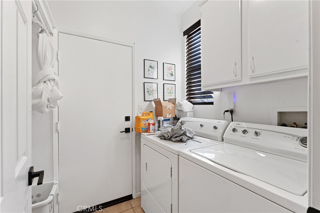 1851 Riviera Avenue Banning, CA 92220 - Photo 22 of 35 a utility room with dryer and washer