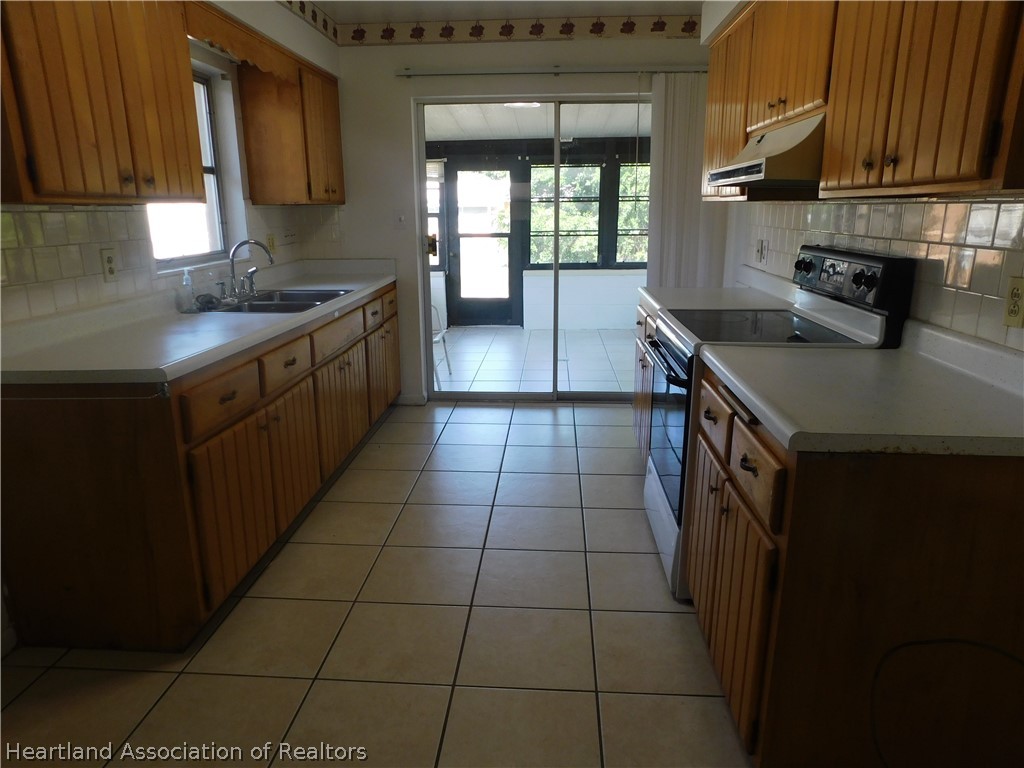 112 Pinehurst Road Sebring, FL 33870 - Photo 5 of 16 Gallery Image 5