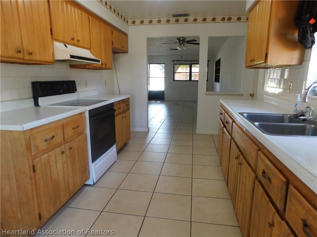 112 Pinehurst Road Sebring, FL 33870 - Photo 6 of 16 Gallery Image 6